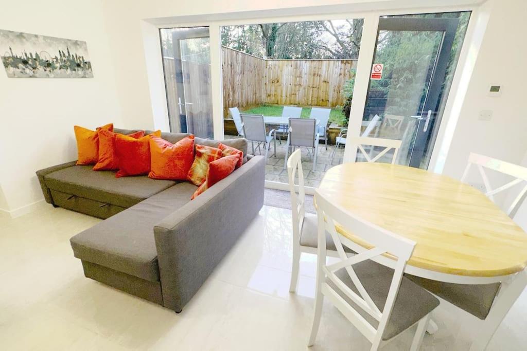 Walnut Flats-F2, 3-Bedroom With Garden & Patio - Ac, Parking, Netflix, Wifi - Close To Oxford, Bicester & Blenheim Palace Екстер'єр фото