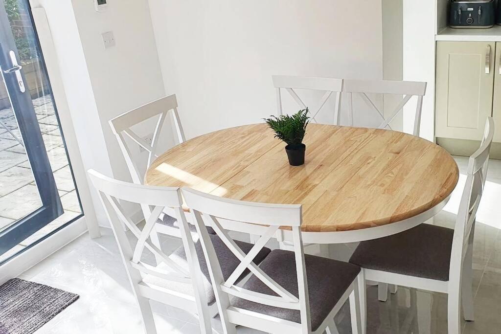 Walnut Flats-F2, 3-Bedroom With Garden & Patio - Ac, Parking, Netflix, Wifi - Close To Oxford, Bicester & Blenheim Palace Екстер'єр фото