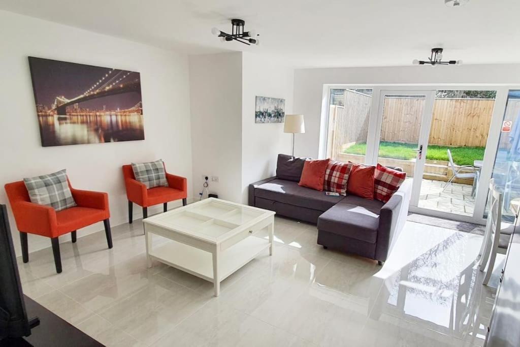 Walnut Flats-F2, 3-Bedroom With Garden & Patio - Ac, Parking, Netflix, Wifi - Close To Oxford, Bicester & Blenheim Palace Екстер'єр фото
