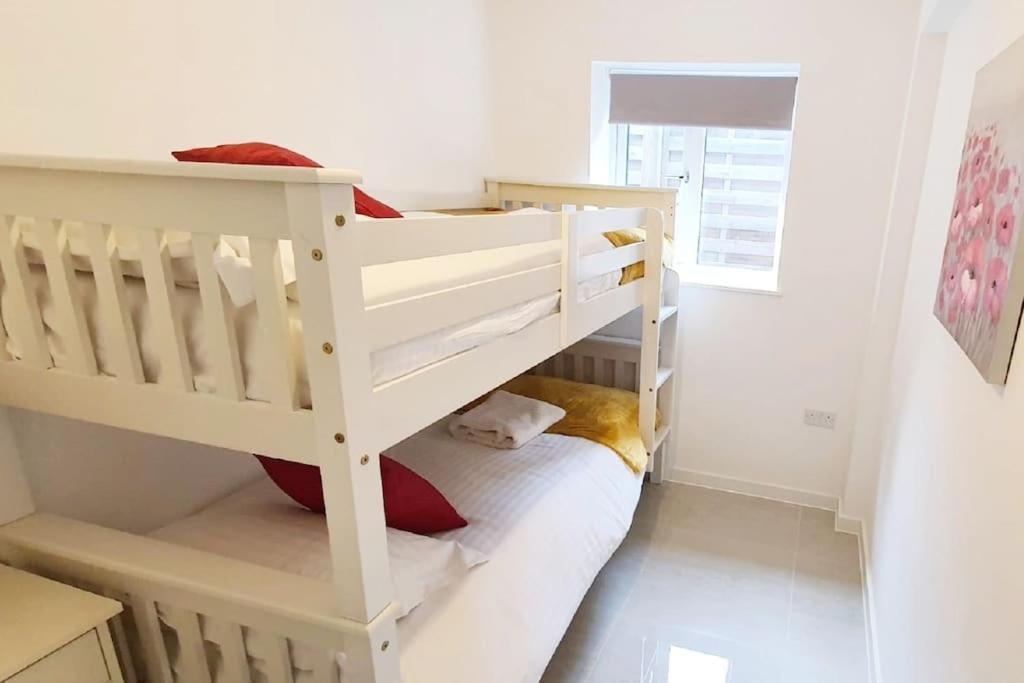 Walnut Flats-F2, 3-Bedroom With Garden & Patio - Ac, Parking, Netflix, Wifi - Close To Oxford, Bicester & Blenheim Palace Екстер'єр фото