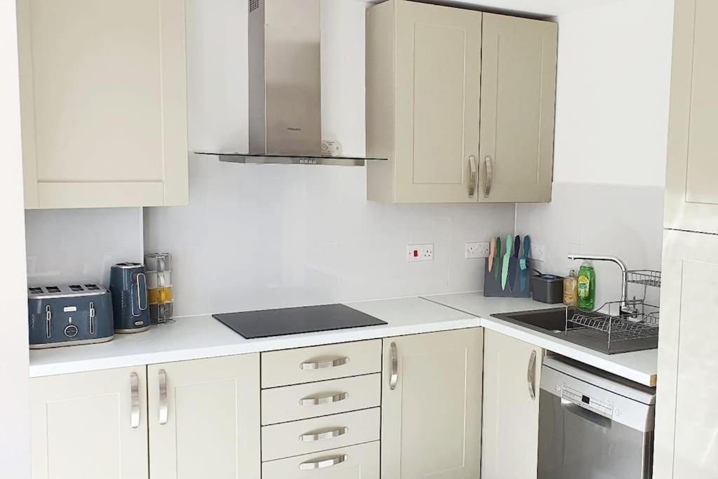 Walnut Flats-F2, 3-Bedroom With Garden & Patio - Ac, Parking, Netflix, Wifi - Close To Oxford, Bicester & Blenheim Palace Екстер'єр фото