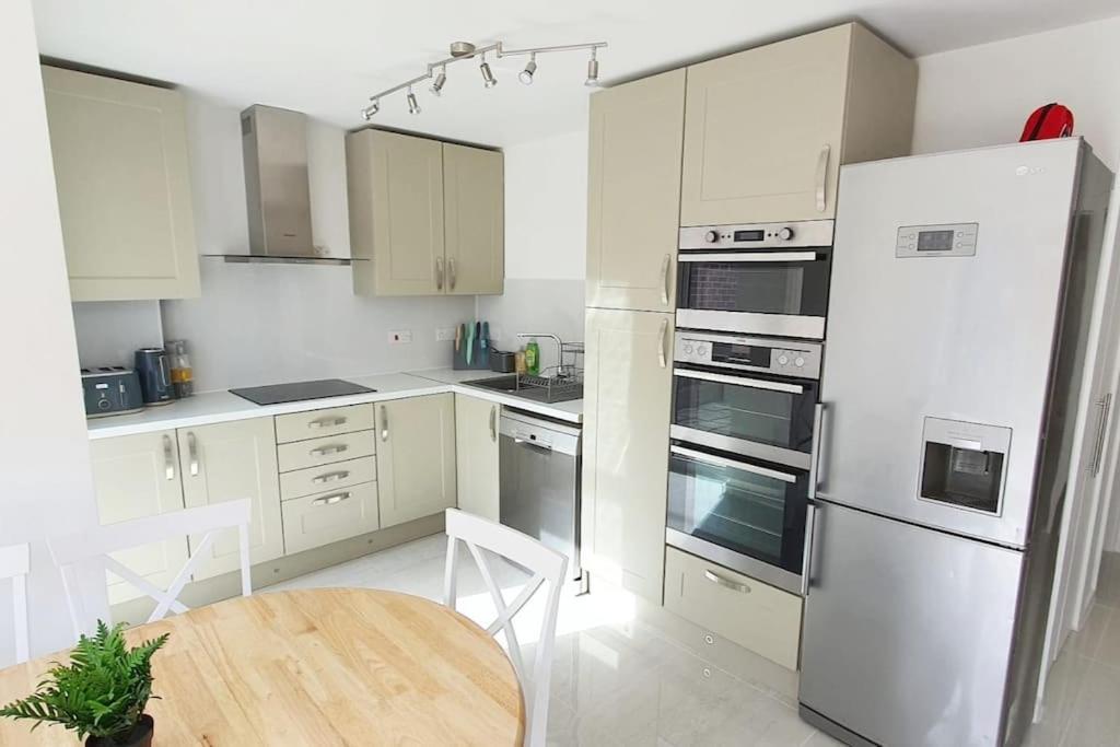 Walnut Flats-F2, 3-Bedroom With Garden & Patio - Ac, Parking, Netflix, Wifi - Close To Oxford, Bicester & Blenheim Palace Екстер'єр фото