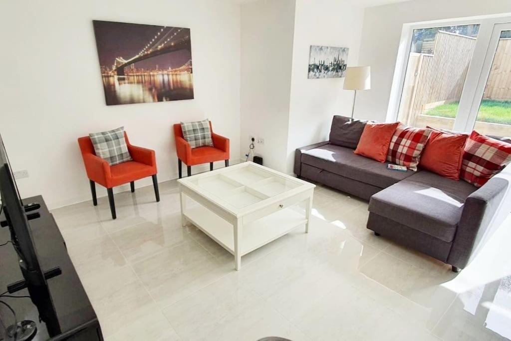 Walnut Flats-F2, 3-Bedroom With Garden & Patio - Ac, Parking, Netflix, Wifi - Close To Oxford, Bicester & Blenheim Palace Екстер'єр фото
